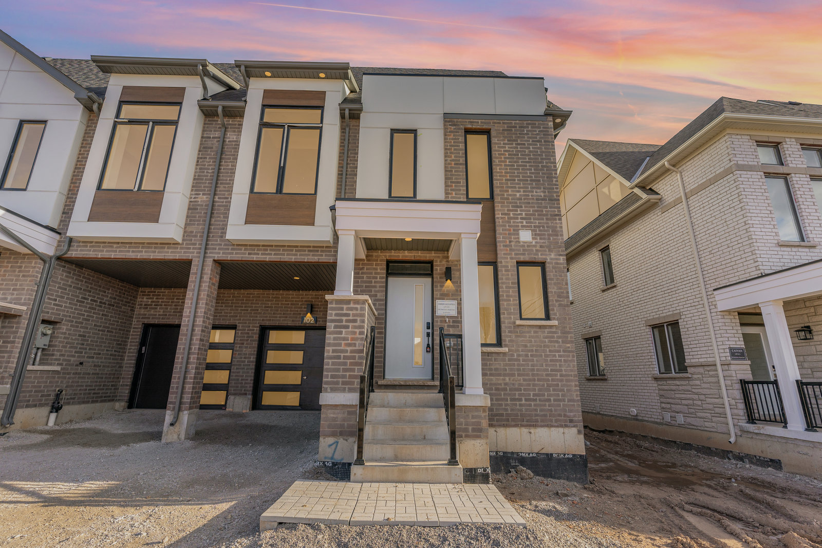 102 Settlers Road East