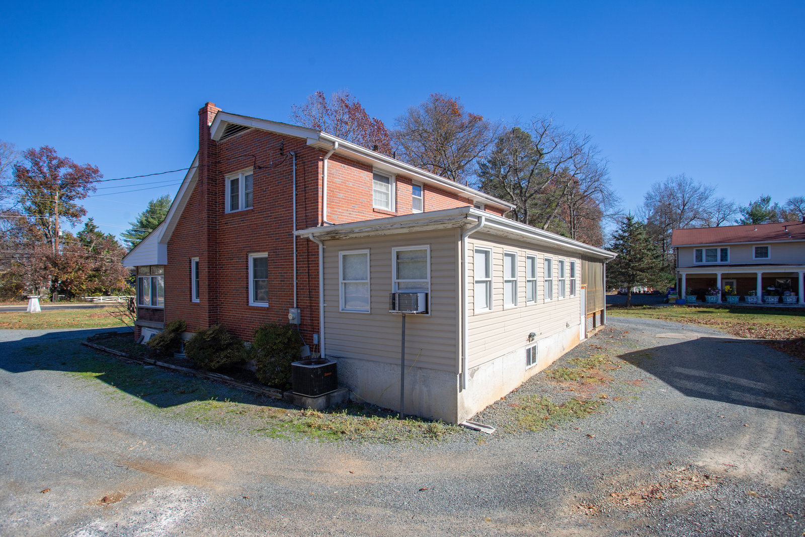 6904 Muncaster Mill Rd