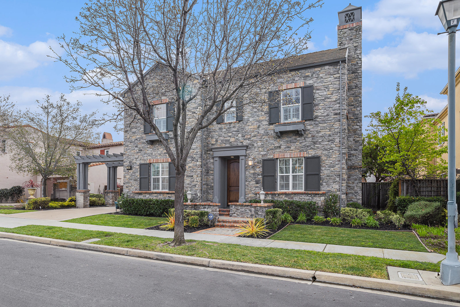 1049 South Wedgwood Road