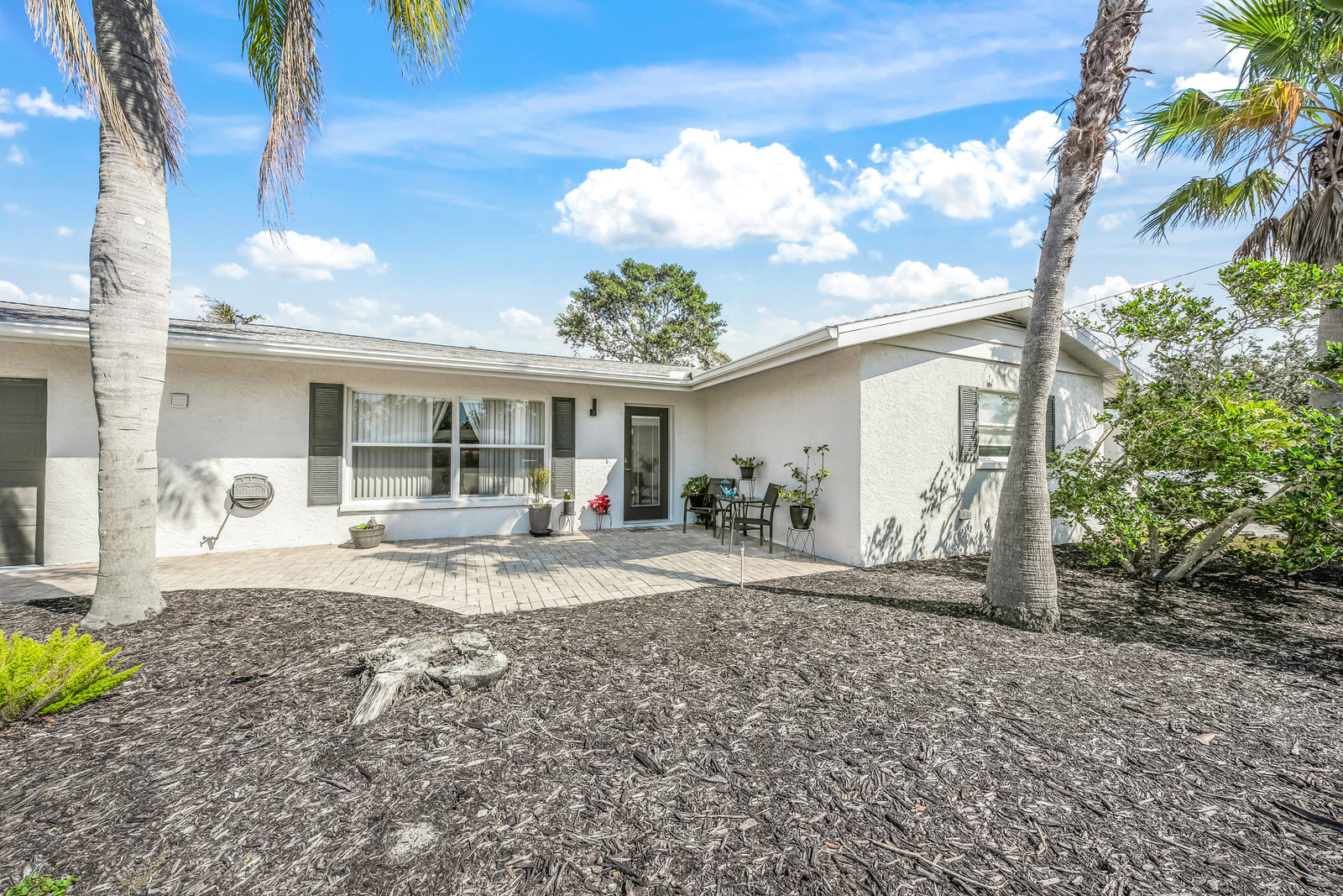 2427 2427 Tulip Street