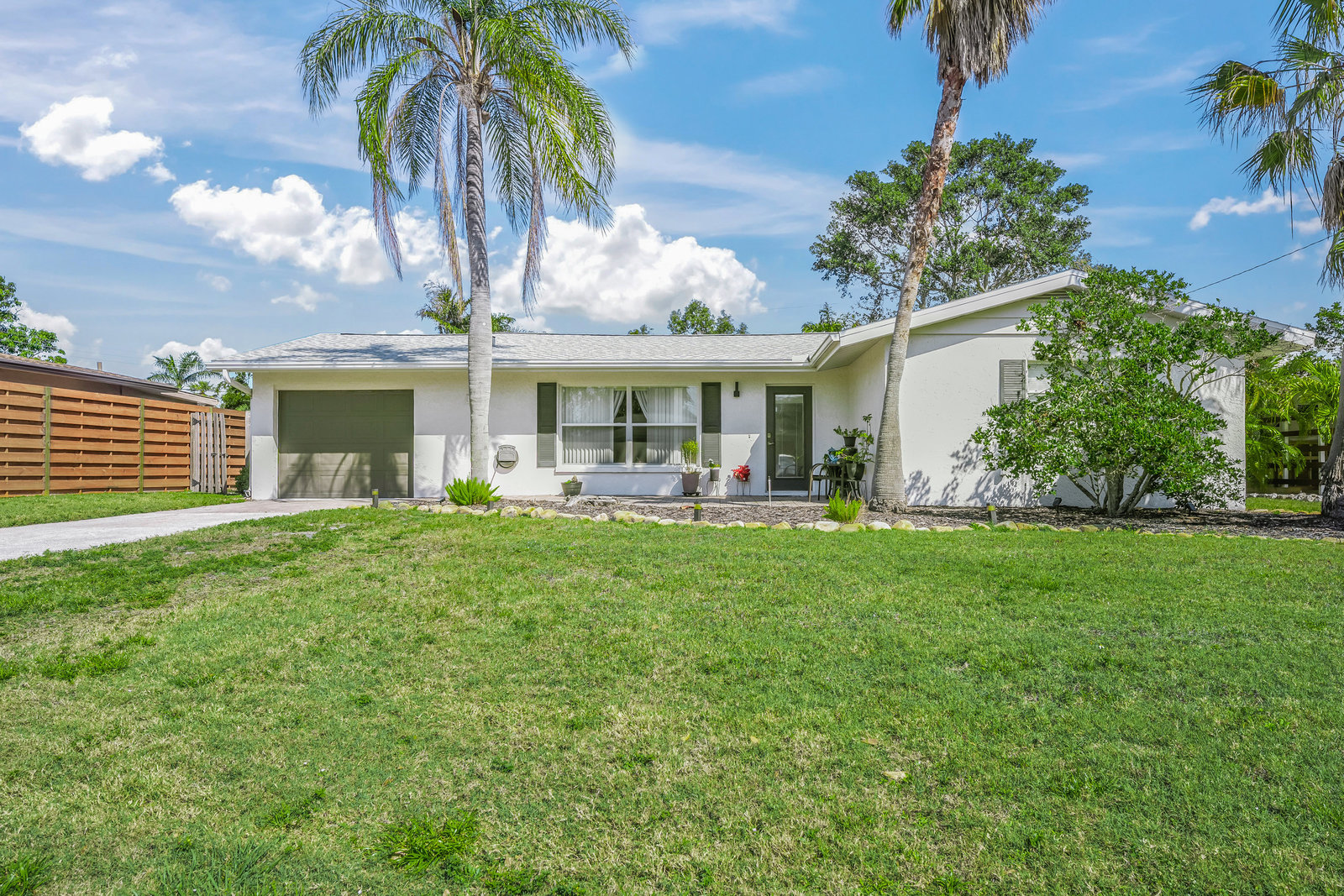 2427 2427 Tulip Street