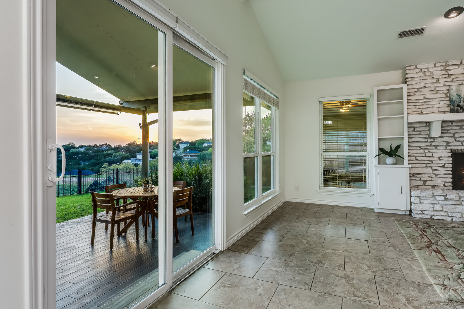 2802 Douglas Cove