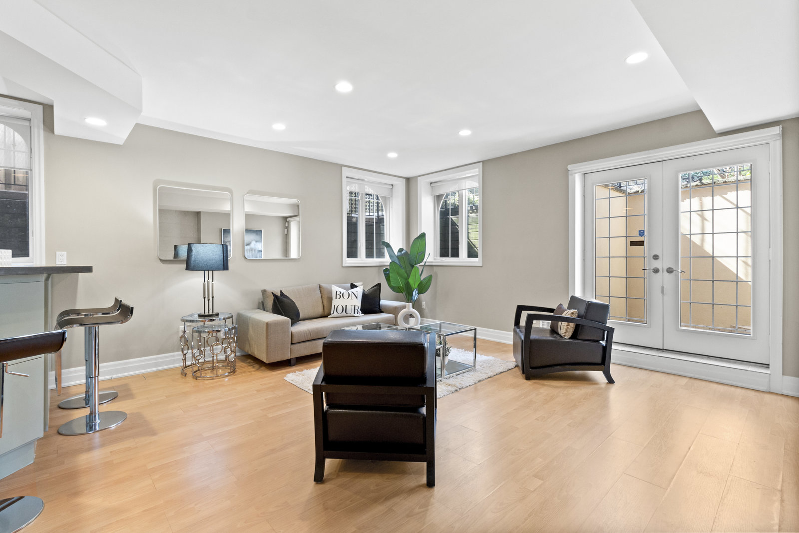 260 Princess Ave