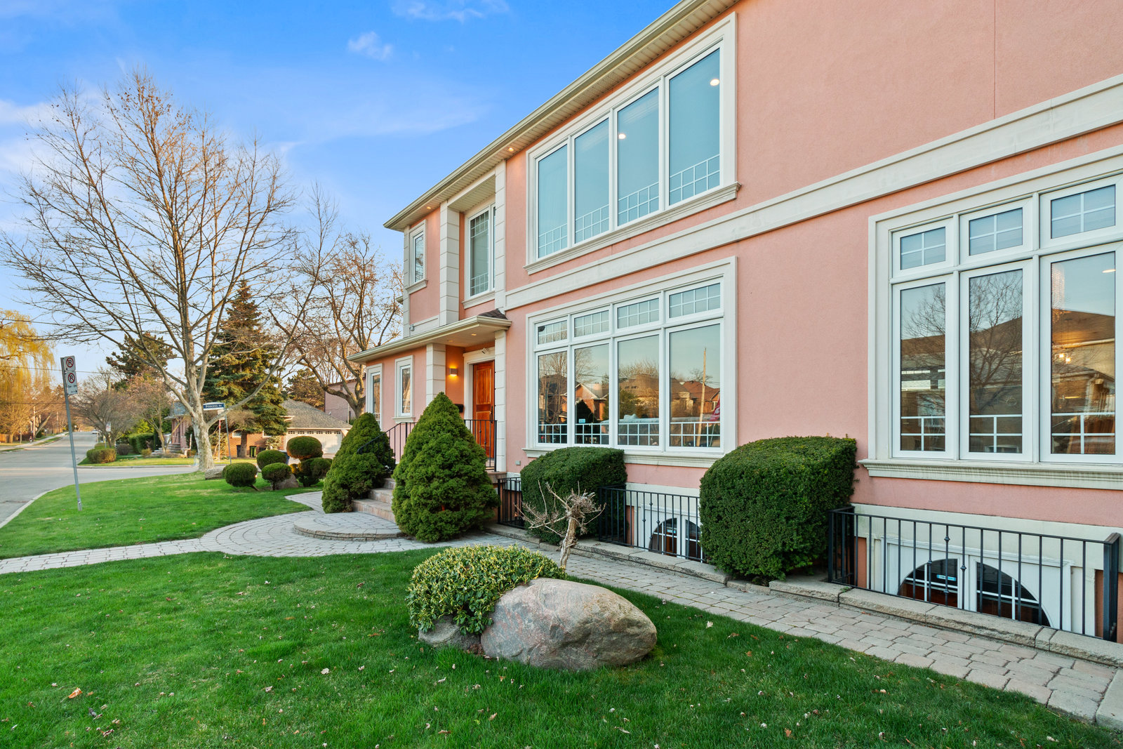 260 Princess Ave