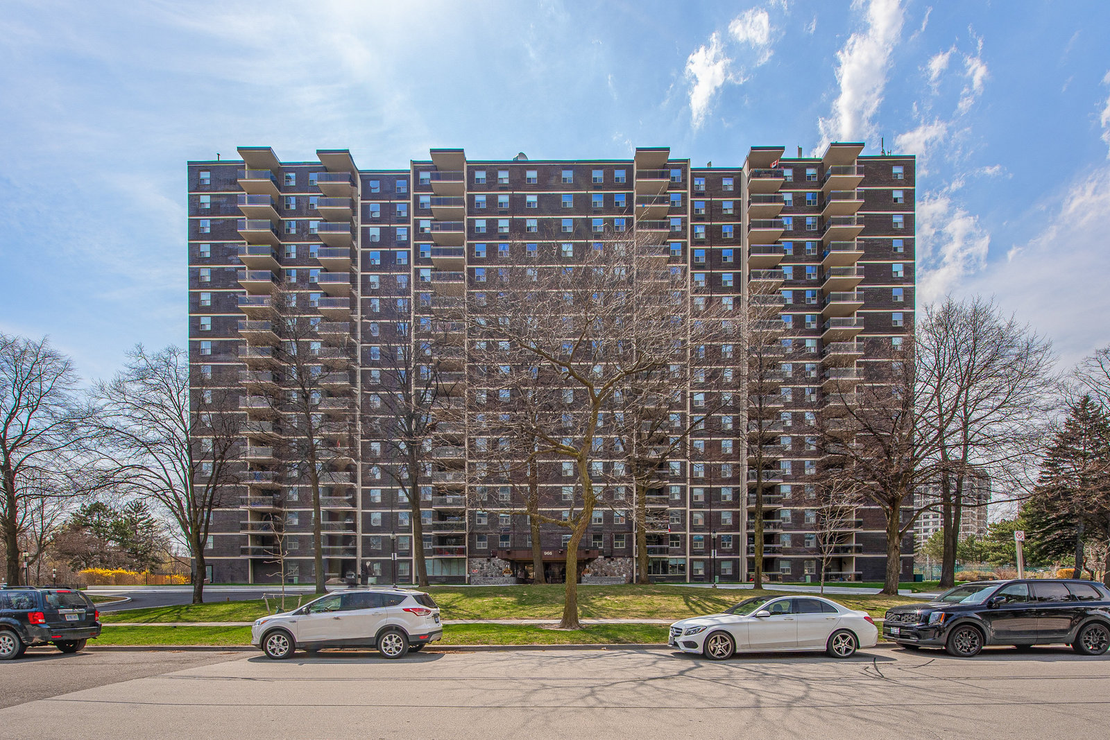 966 Inverhouse Drive 702