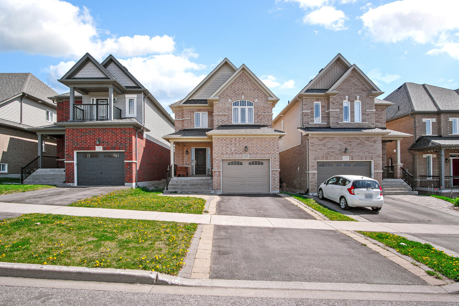 17f27 1727 Silverstone Crescent
