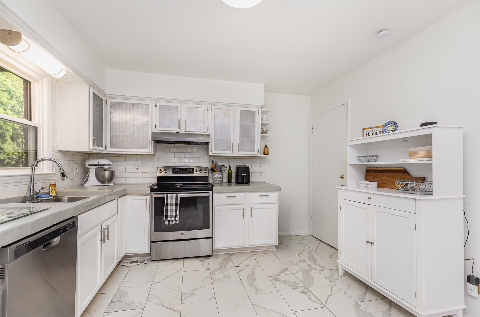 4924 Farm Pond Lane