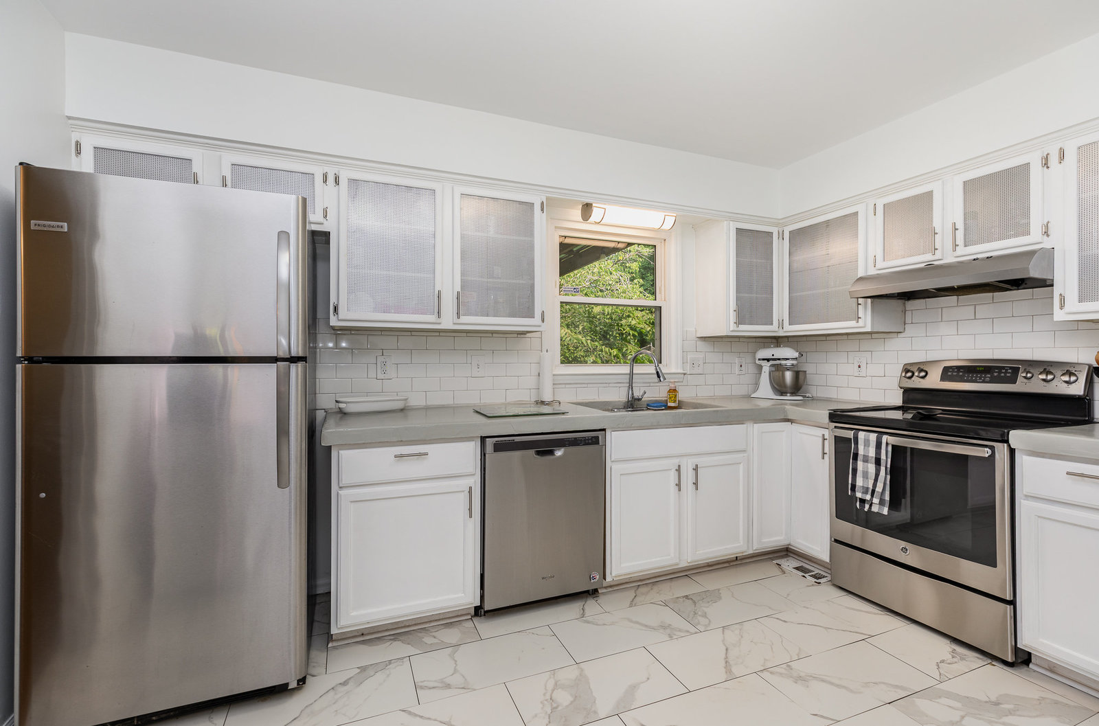 4924 Farm Pond Lane