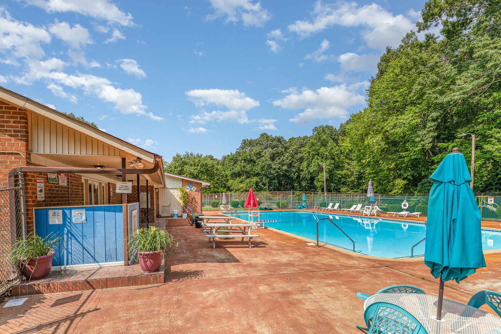4924 Farm Pond Lane