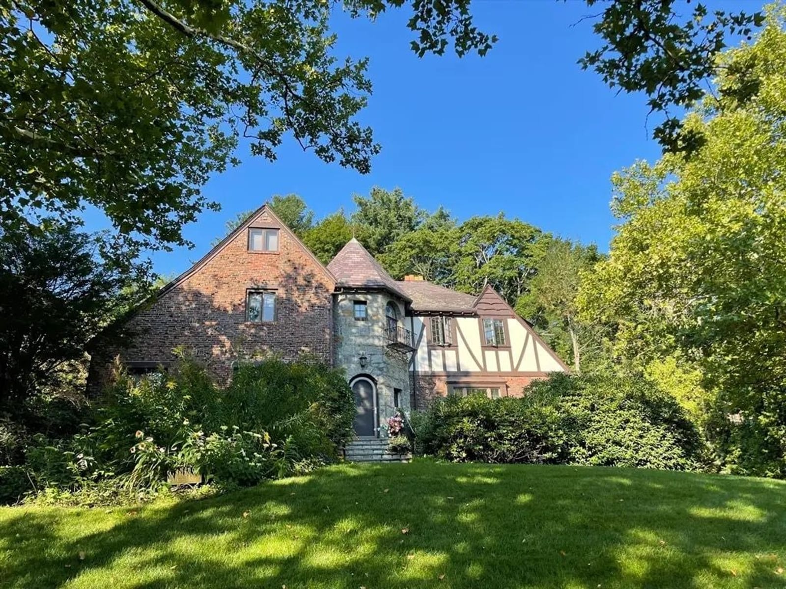 16 Alberta Rd