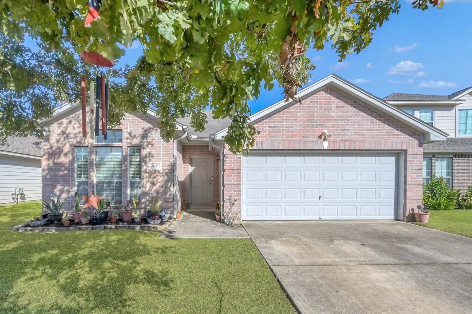 976 Oak Falls Dr