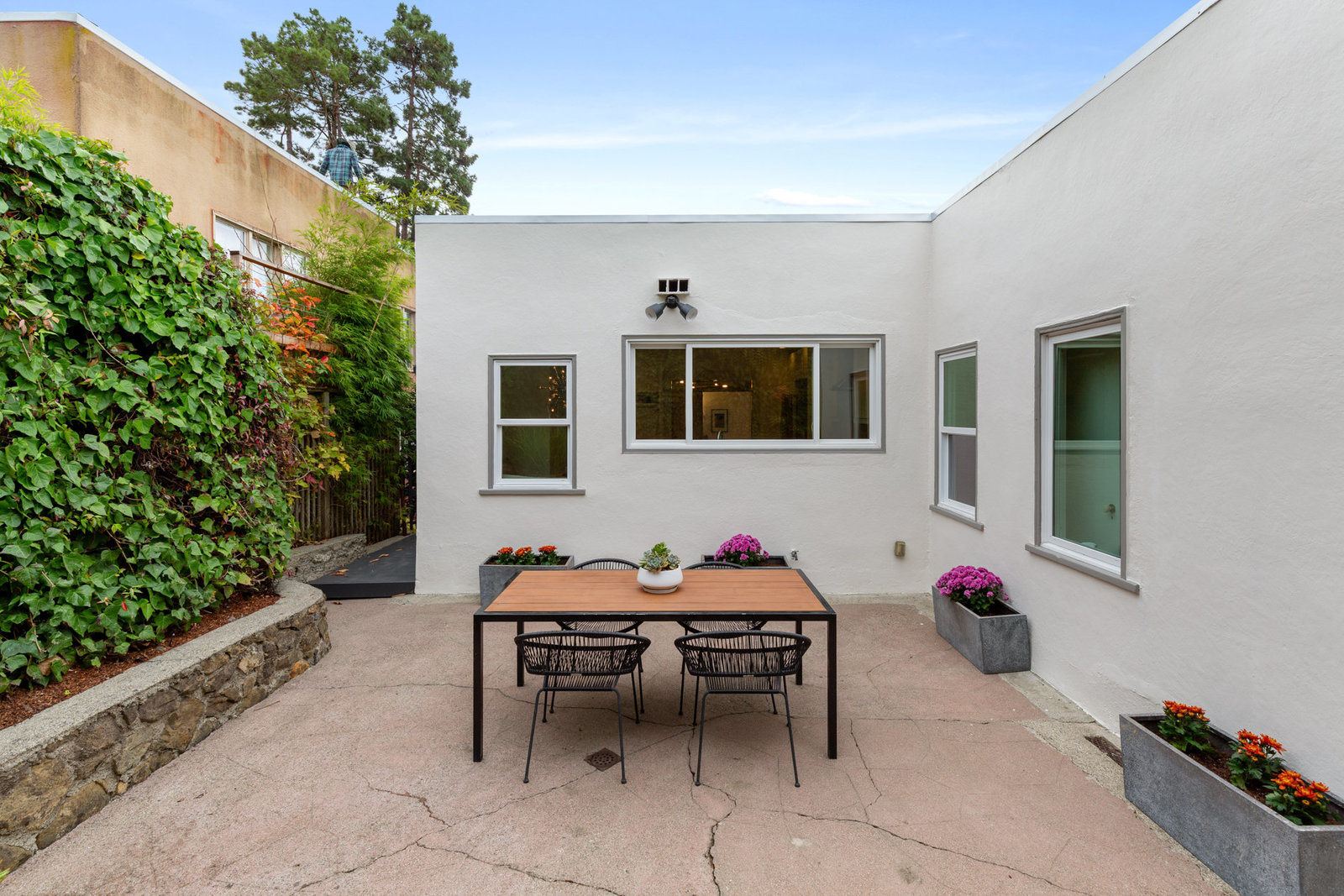 589 San Luis Rd
