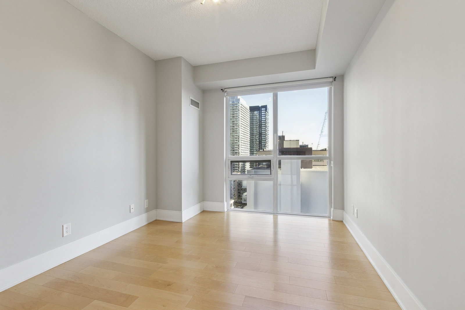 70 Roehampton Avenue 1312