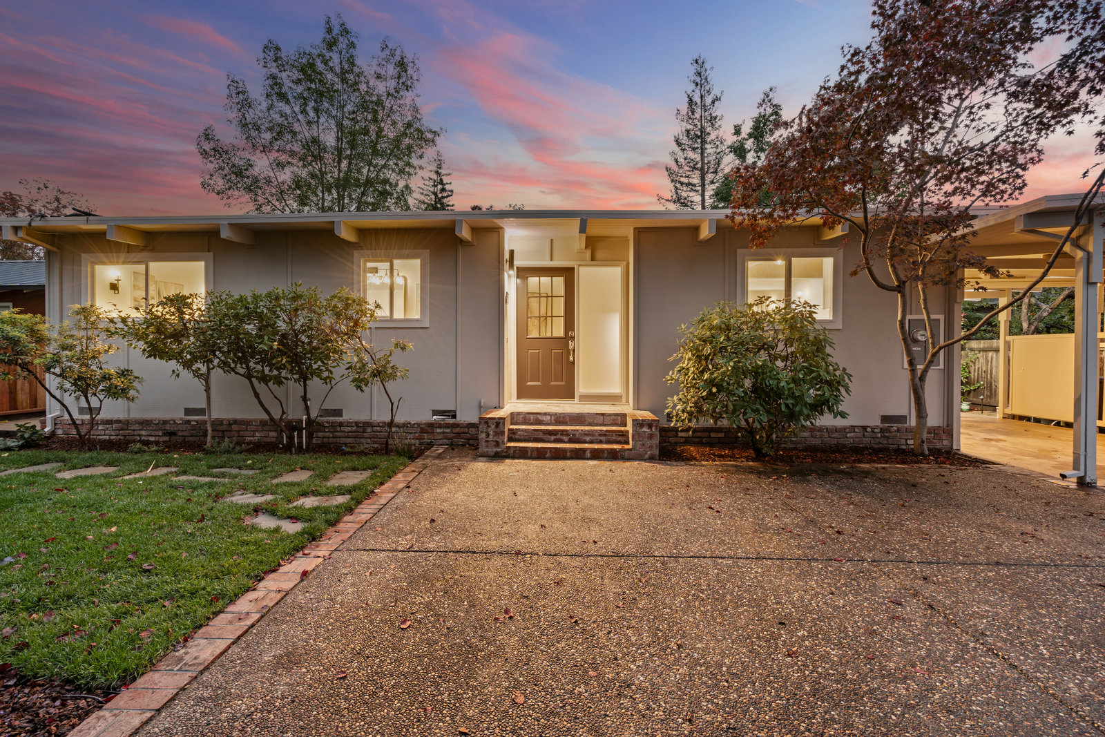 3902 Laguna Avenue
