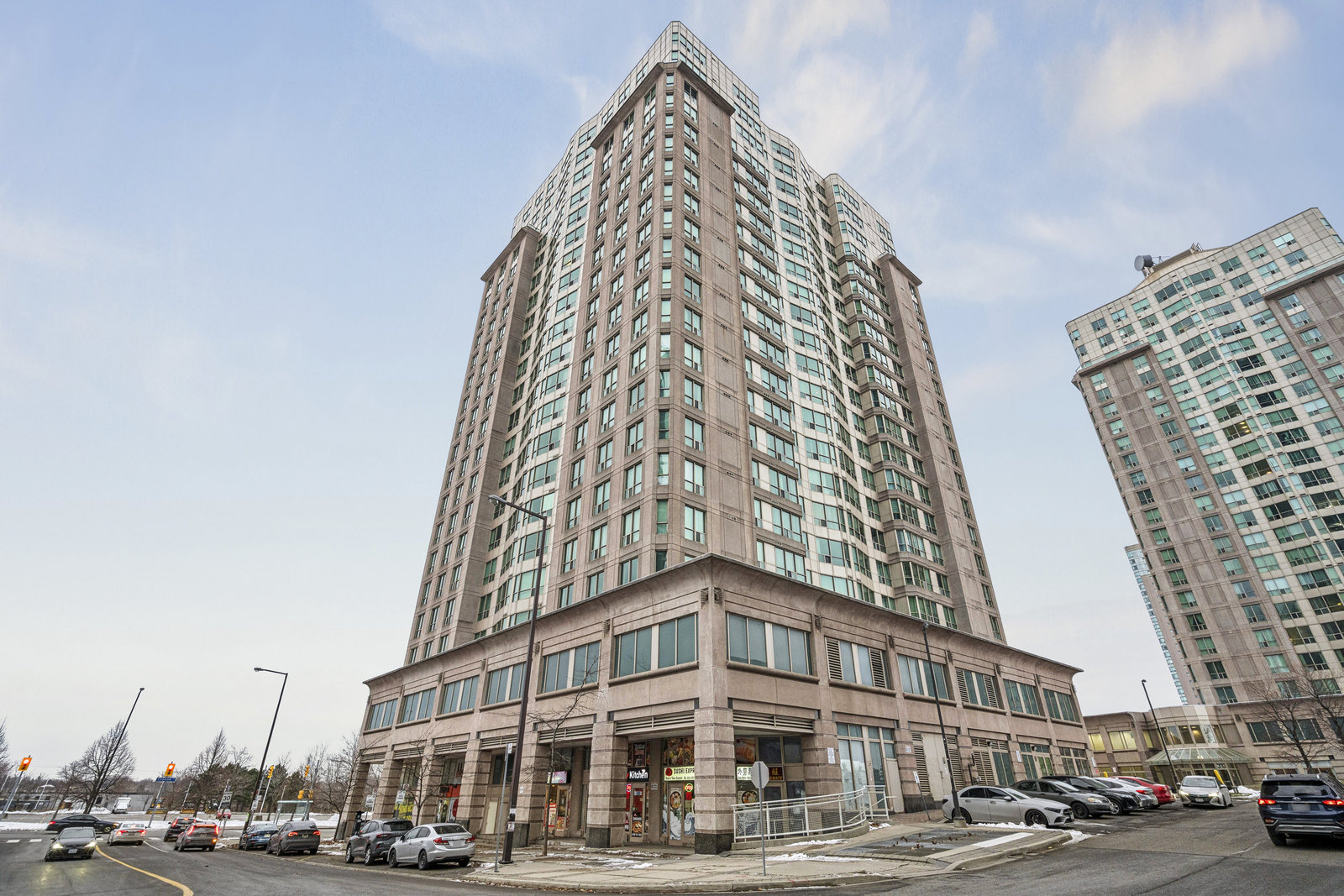 1911- 8 Lee Centre Drive