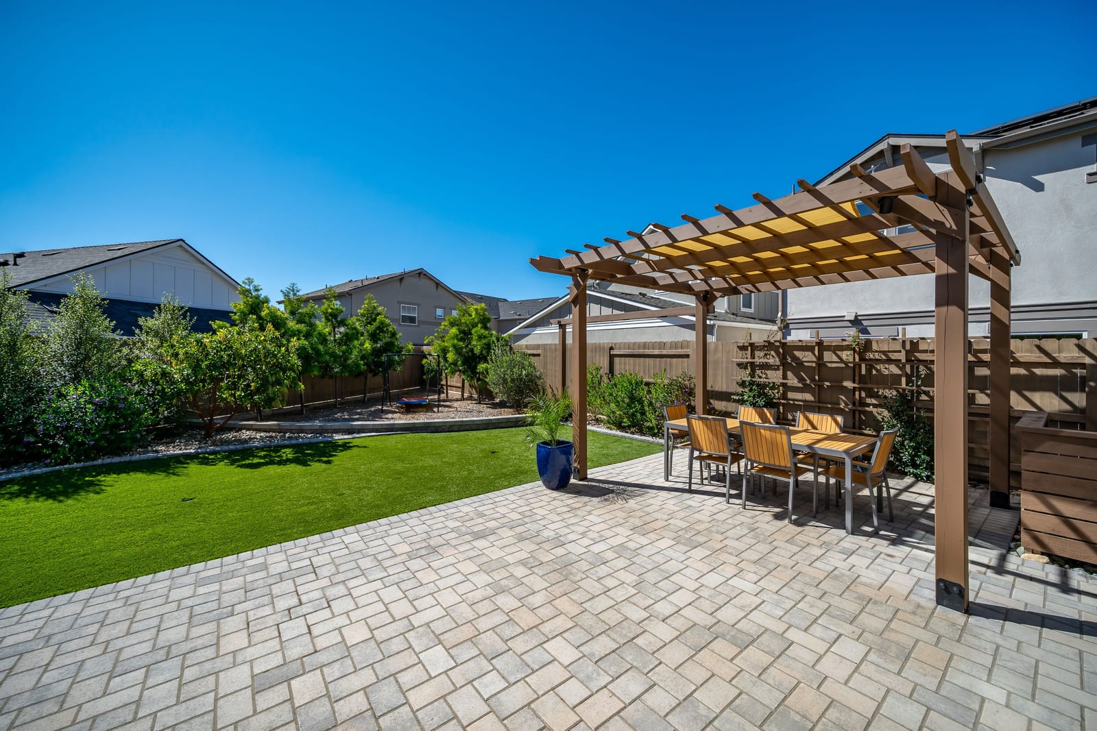 1083 Legacy Ln