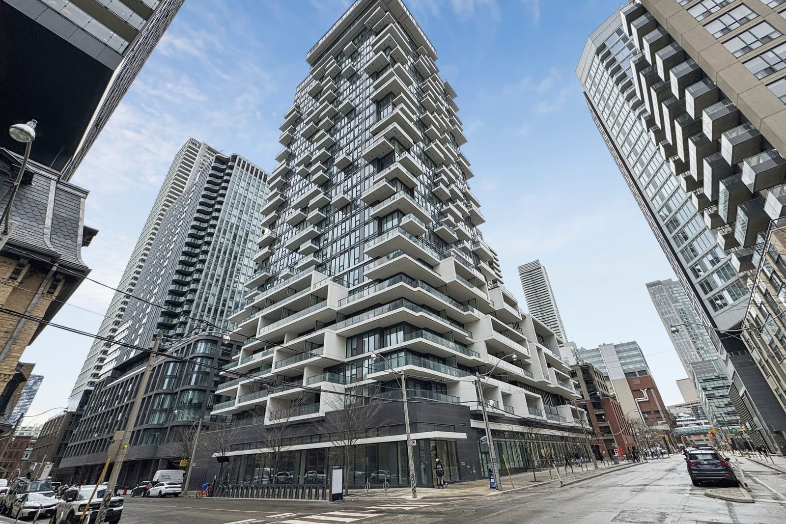 77 Shuter Street 905
