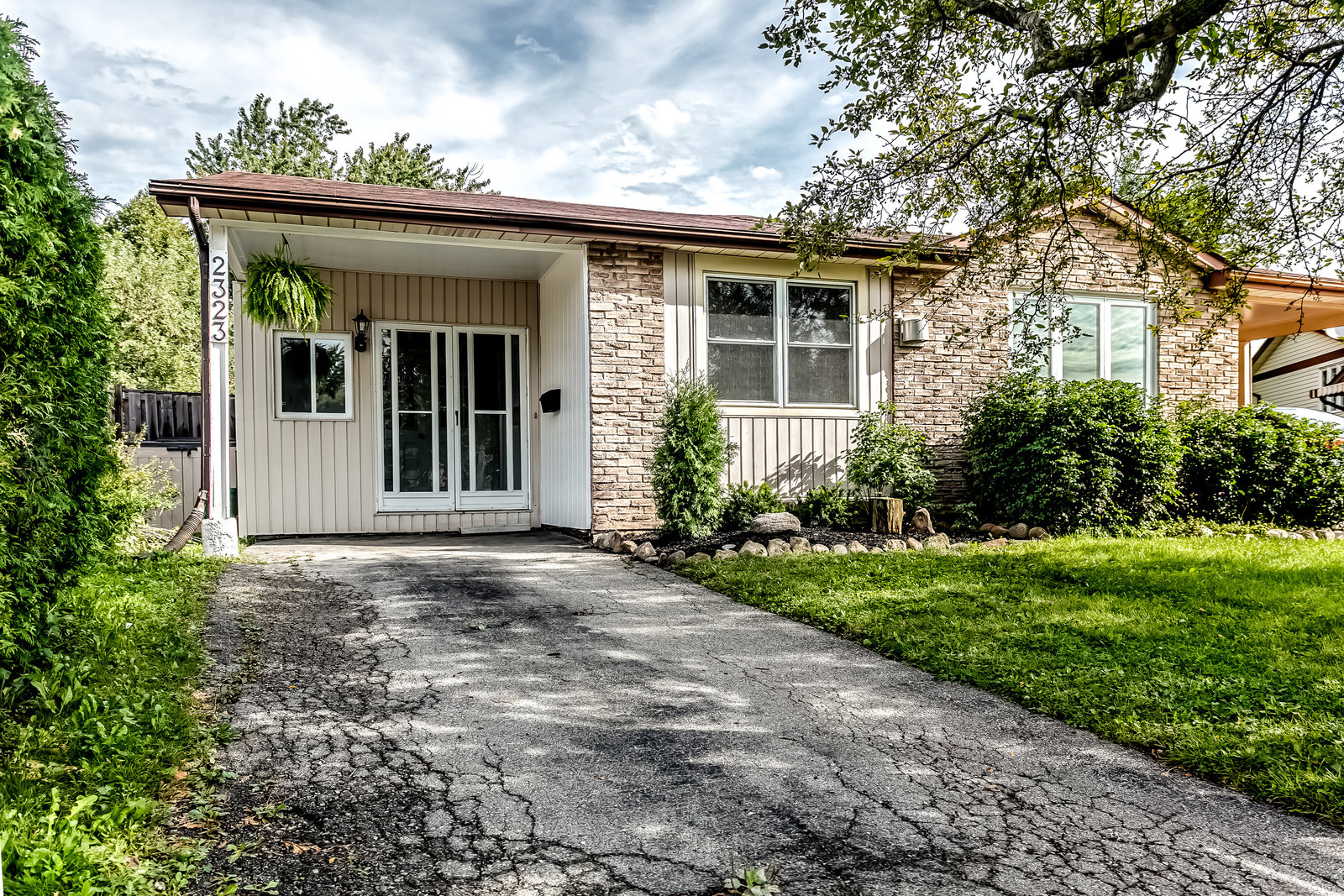 2323 Middlesmoor Crescent